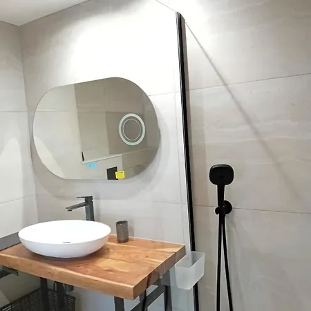 Marina With Pool Access Appartamento *