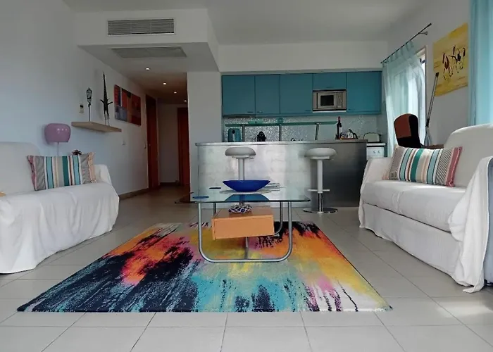 Marina With Pool Access Apartment